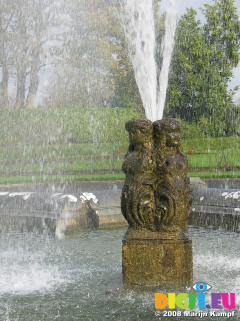 24381 Fountain at Kilkenny Castle